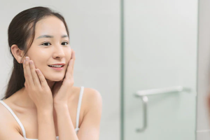 Gentle Yet Powerful: How Lactobionic Acid Exfoliates Without Irritating Sensitive Skin