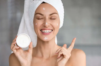 Chilled Skincare Secrets: How Cold Routines Boost Your Glow Chilled Skincare Secrets: How Cold Routines Boost Your Glow