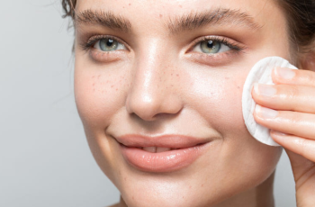 Skincare After Sunburn: Should You Use Azelaic Acid? Skincare After Sunburn: Should You Use Azelaic Acid?