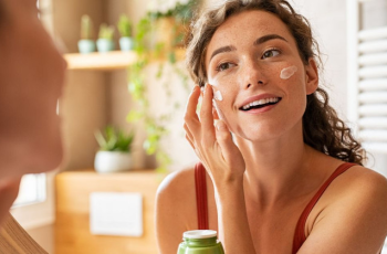 Skincare First: Salicylic Acid vs. Primer Application Tips Skincare First: Salicylic Acid vs. Primer Application Tips