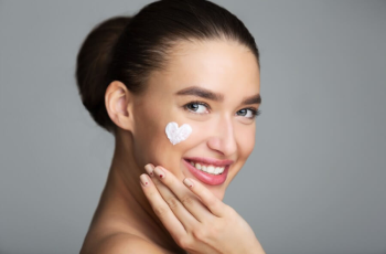 How to Safely Introduce Retinol in a Rosacea Skincare Routine How to Safely Introduce Retinol in a Rosacea Skincare Routine
