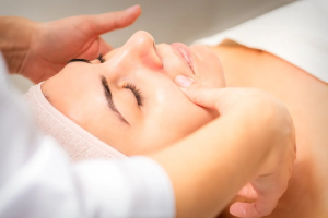 Boost Skin Health and Reduce Puffiness with Lymphatic Drainage Massage