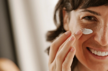 How to Safely Use Niacinamide and Tretinoin in Your Skincare Routine How to Safely Use Niacinamide and Tretinoin in Your Skincare Routine