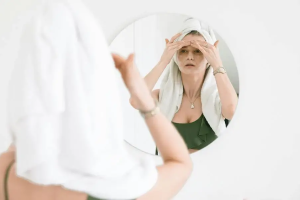 Glycolic Acid vs Salicylic Acid: Which One Does Your Skin Really Need?