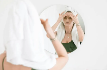 Glycolic Acid vs Salicylic Acid: Which One Does Your Skin Really Need? Glycolic Acid vs Salicylic Acid: Which One Does Your Skin Really Need?