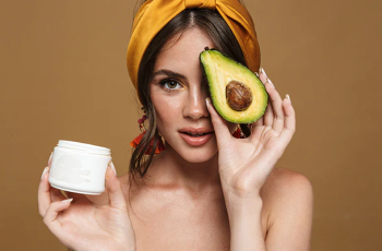 Avocado oil for skin: 8 benefits and how to use it