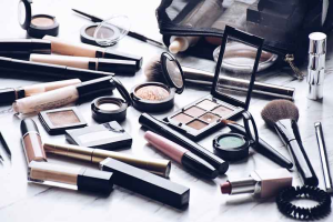 Does Makeup Expire? How to Know When It’s Time to Toss