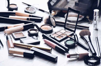 Does Makeup Expire? How to Know When It’s Time to Toss