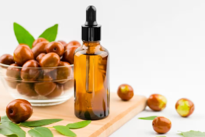 Jojoba Oil in Skin Care: Benefits, Uses, and How It Works for Different Skin Types