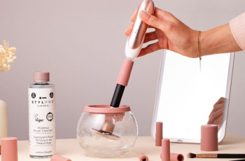 The Pro Guide to Cleaning Brushes & Keeping Your Non-Comedogenic Makeup Pure