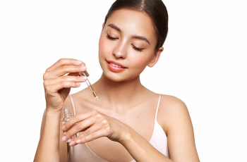 Safe for Pores: Top Non-Comedogenic Travel SPF & Skincare Tips