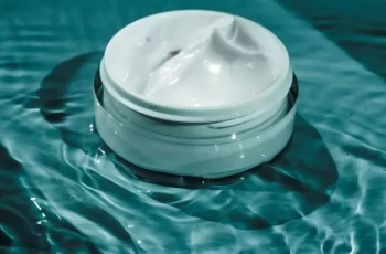 Astringents in Skin Care: What They Are, How They Work, and How to Use Them Safely